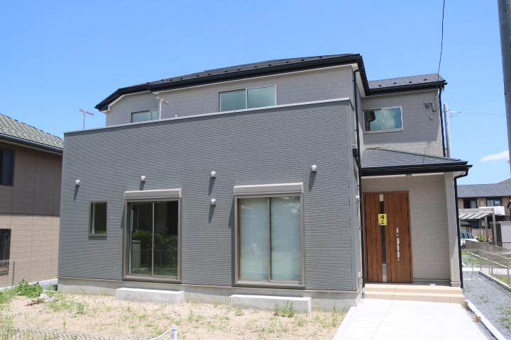 木更津市 高柳 キッチン脇に大きなパントリーのある新築住宅